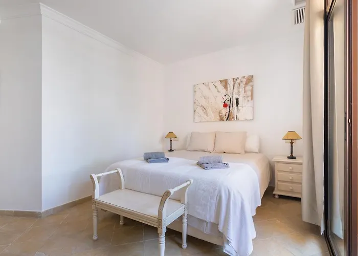 Seafront Paradise In El Paraiso アパート エステポナ